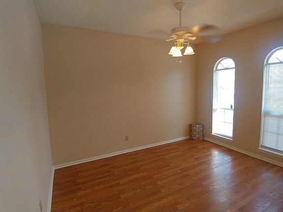 3rd image of 11366 Hollington Ct