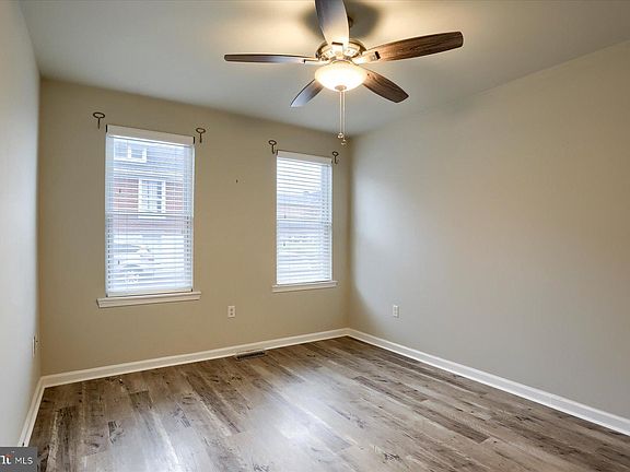 5th image of 11 E York St