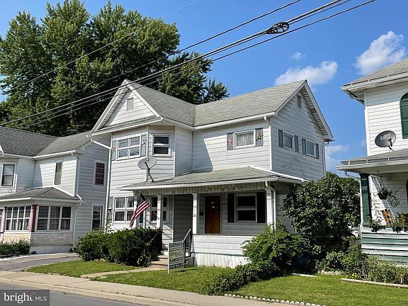 3rd image of 216 N 9th St