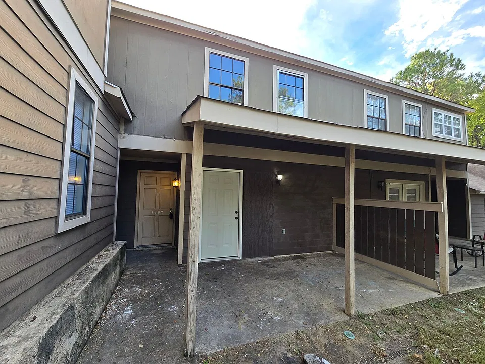 1667 E Trinity Blvd
