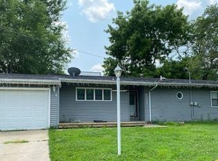 6833 SW Greencastle Dr, Topeka, KS 66619