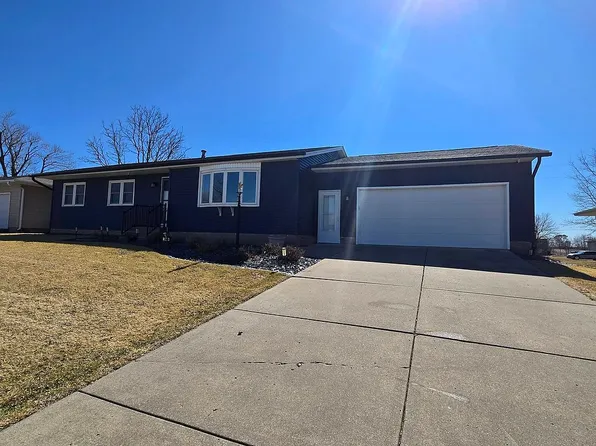 349 W Cedar Lane Dr, Walcott, IA 52773