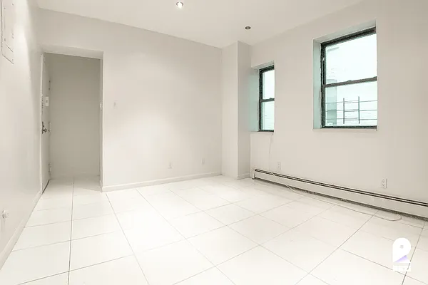 Rented by REZI | media 21