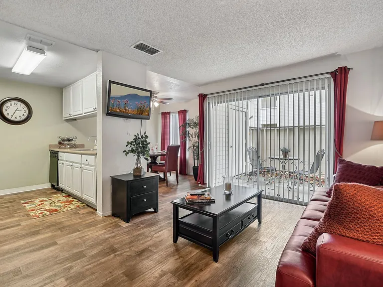 Riverview Ranch Apartments — Photo 37