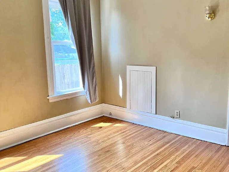 1741 Van Buren Ave — Photo 2