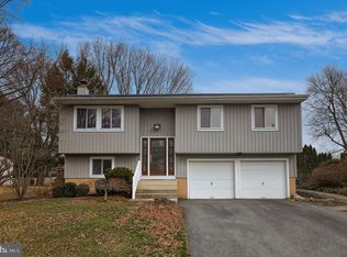 421 Longmeadow Rd, Lancaster, PA 17601
