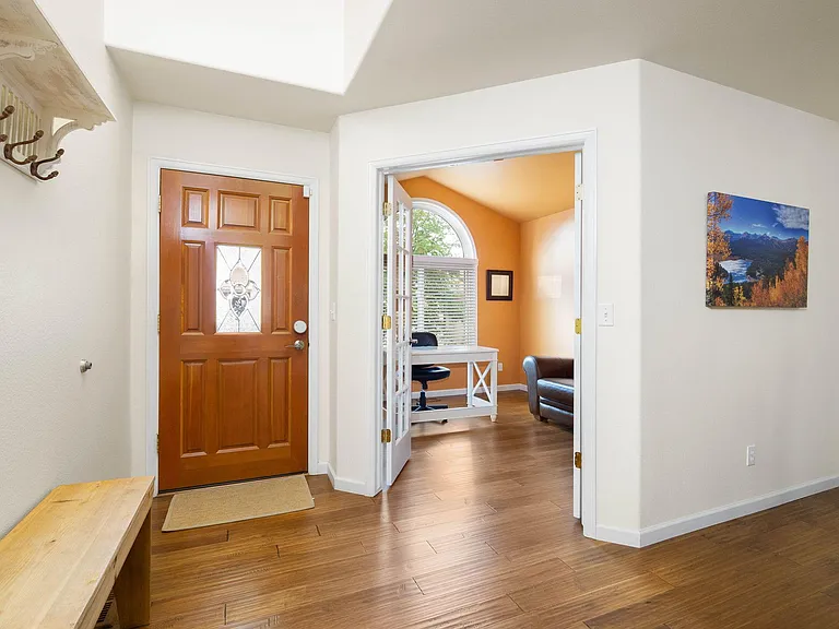 146 Luxury Ln — Photo 3