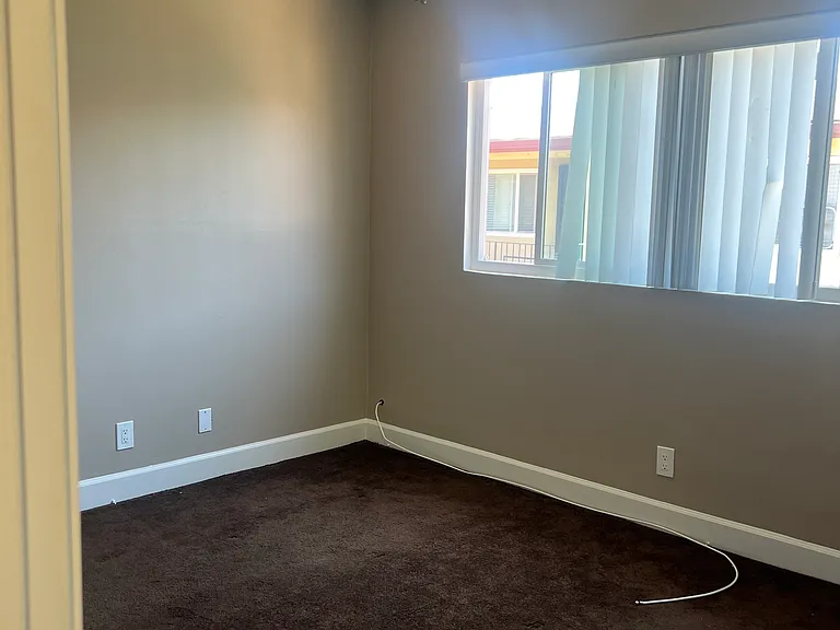 235 E Burnett St #9 — Photo 10