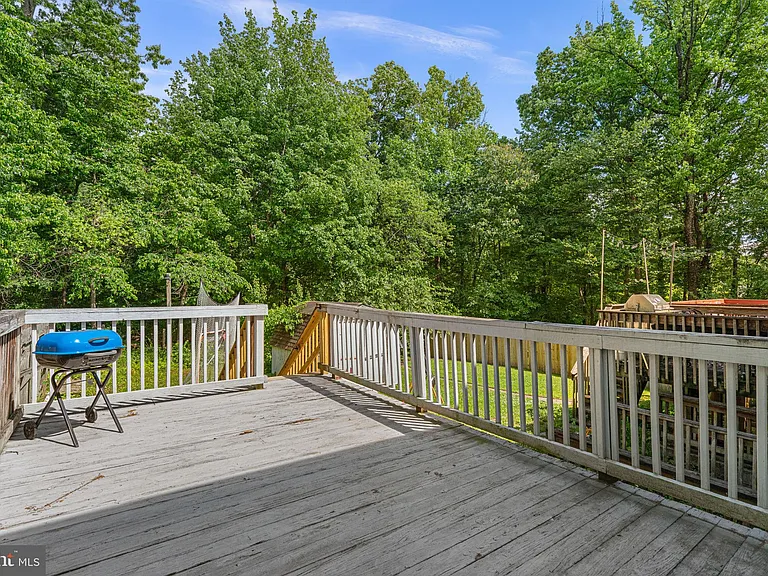 1043 Debbie Ave — Photo 37