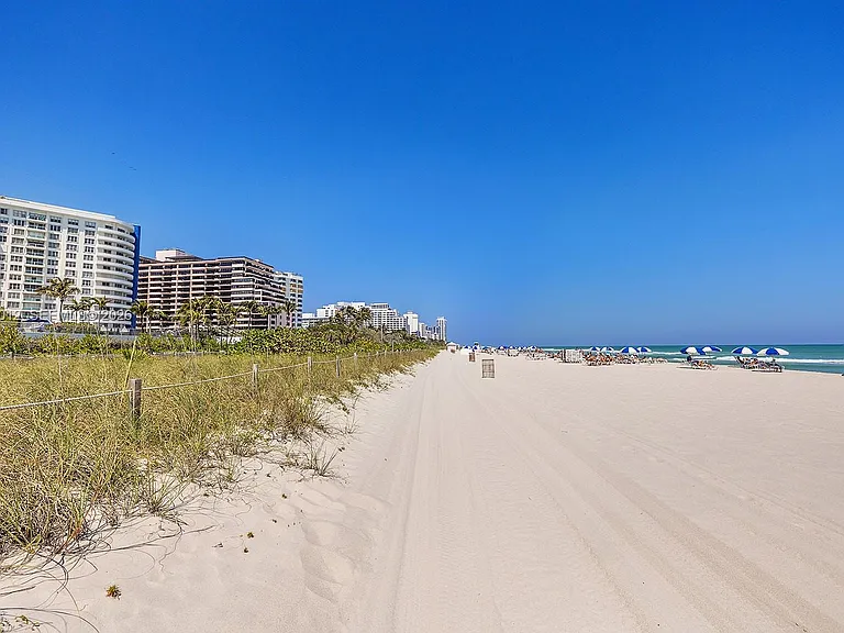 5161 Collins Ave #910 — Photo 17