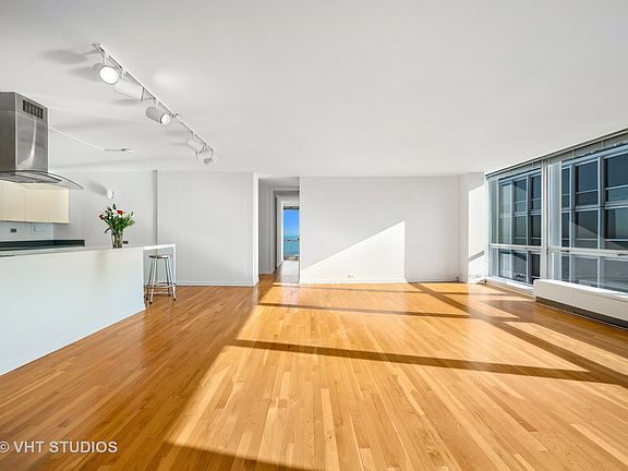 3rd image of 340 W Diversey Pkwy APT 2719