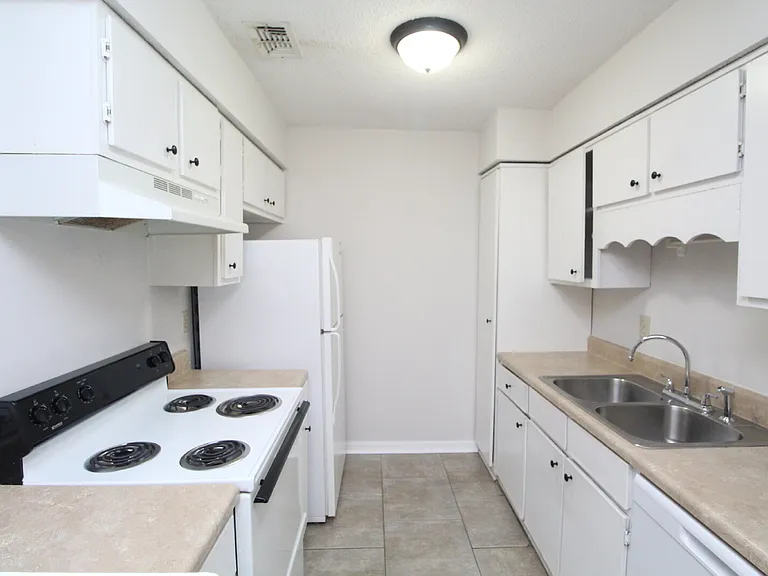 50 Fulton Ave #D16 — Photo 10
