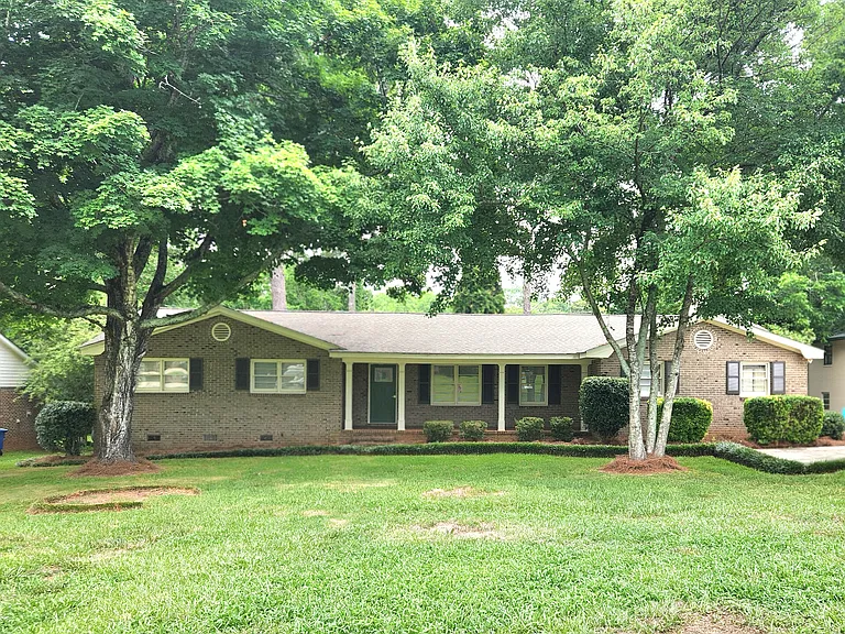 1482 Wesley Dr — Photo 1