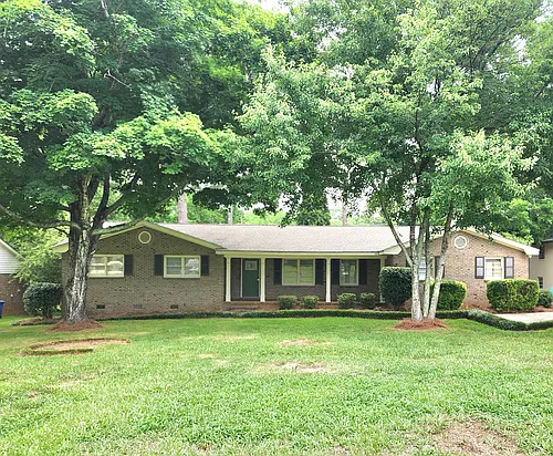 1482 Wesley Dr Photo 1