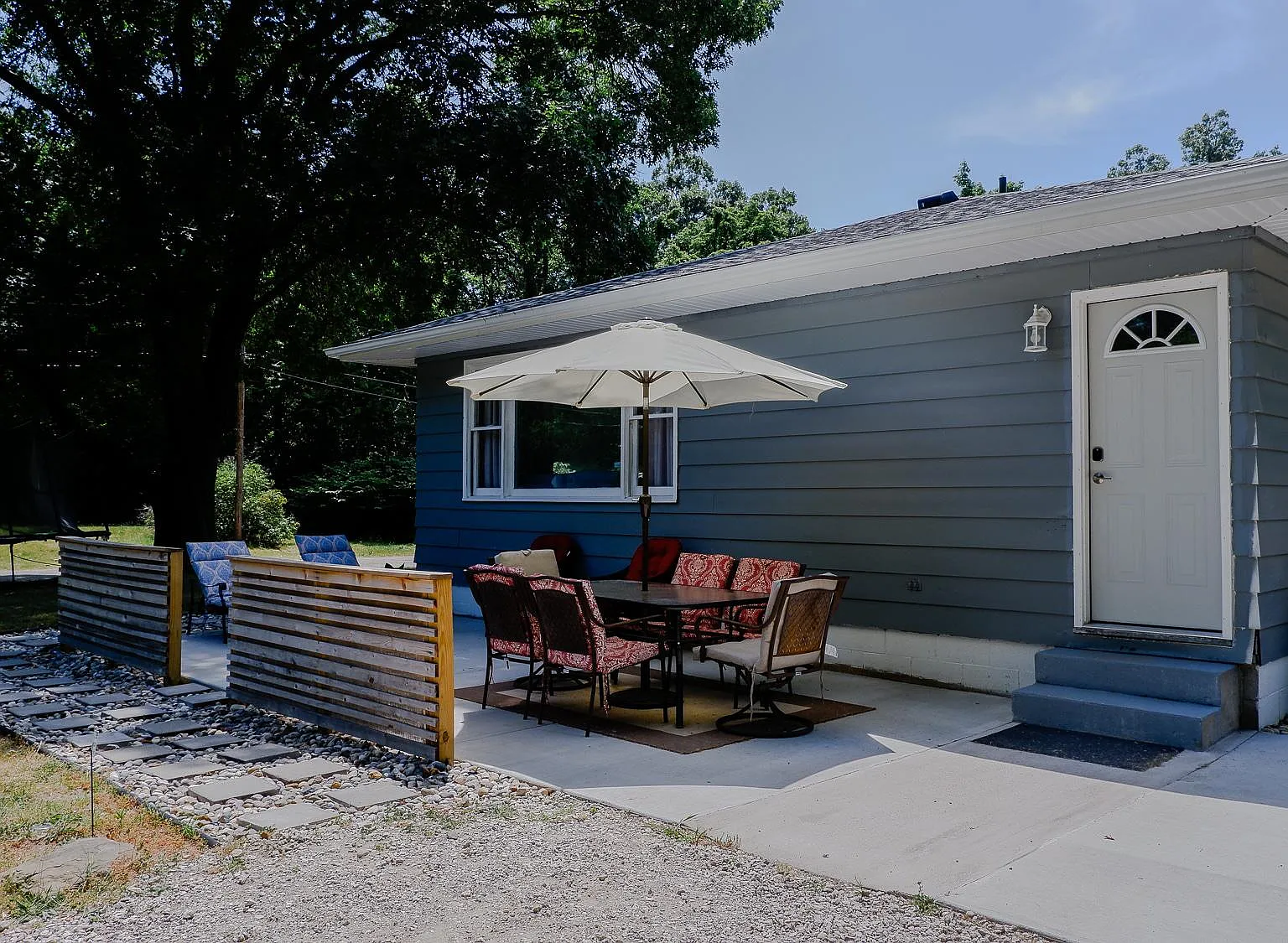 844 Adams St — Photo 3