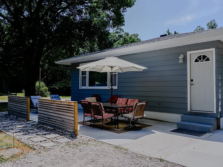 844 Adams St — Photo 3