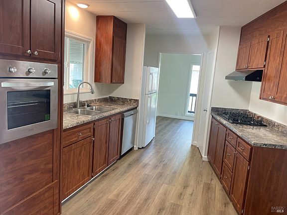 3rd image of 513 Vina Rose Drive