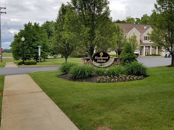 2nd image of 7 Knollwood Holw