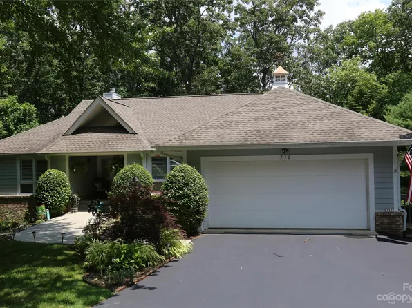 712 Blossom Ln, Flat Rock, NC 28731