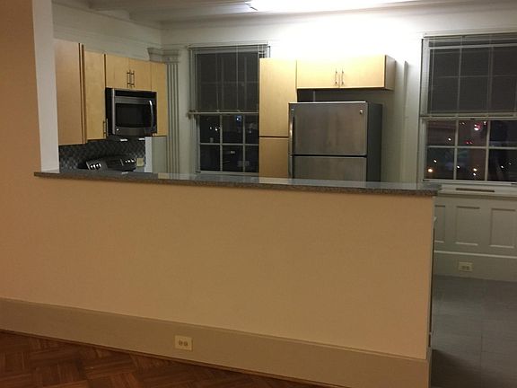 4th image of 11 E Chase St #802