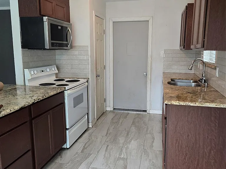 9726 Appleridge Dr — Photo 1