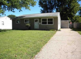 412 Sherwood Dr, Pekin, IL 61554