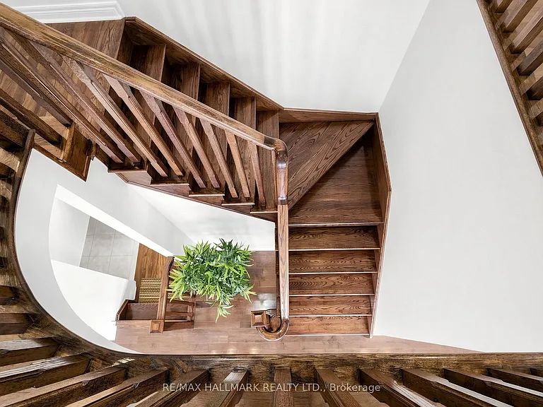72 Middlecote Dr — Photo 22