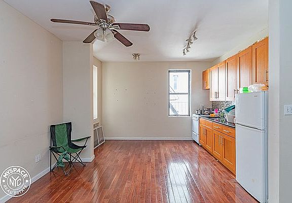 3rd image of 20 Crooke Ave APT 4H