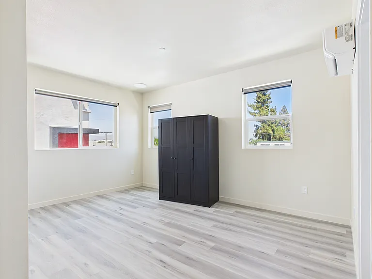 8457 N Langdon Ave — Photo 22