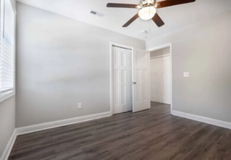 1130 W Indiana Ave — Photo 5