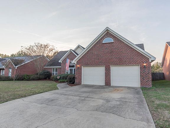 3rd image of 25 Lakes Blvd