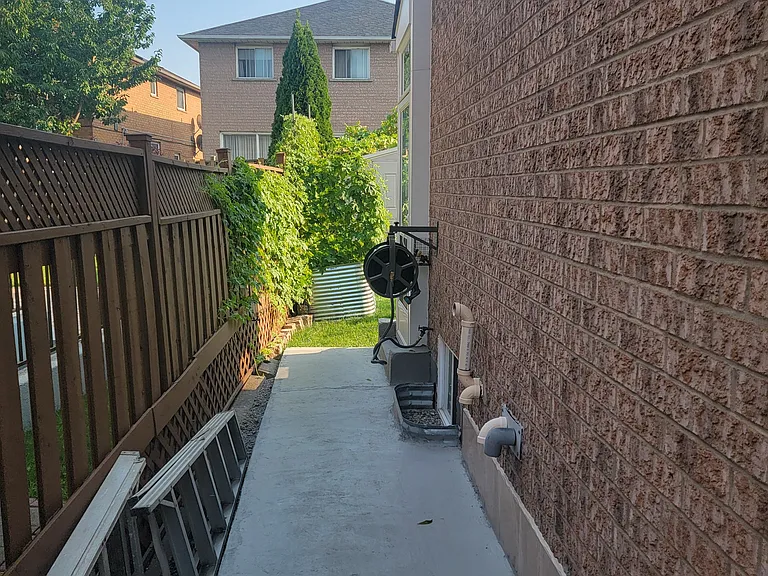 31 Pinecone Dr #BASEMENT — Photo 15