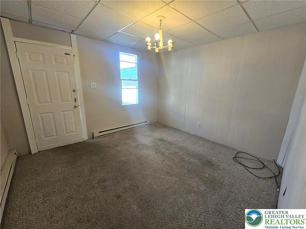 2 bed, 1.0 bath, $1,250 — Photo 2