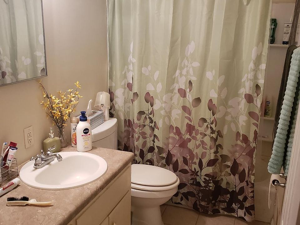 2nd image of 843 Davenport Ave