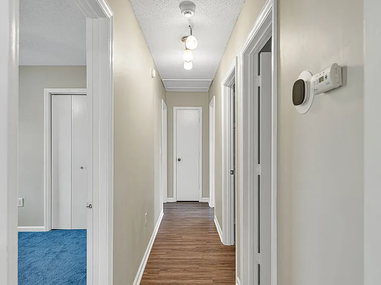 201 Ross Ct — Photo 12