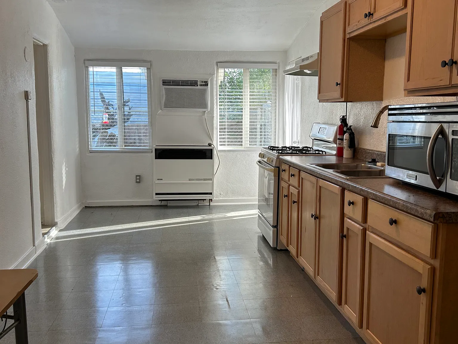 1 bed, 900 sqft, $1,580 — Photo 1
