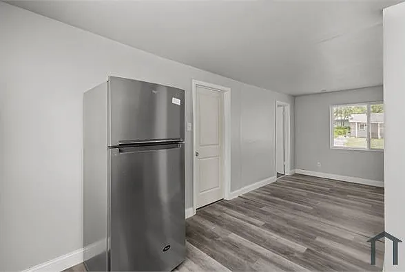 10333 Earl Dr — Photo 6