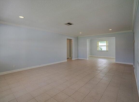 5th image of 1590 SW 13th Terrace