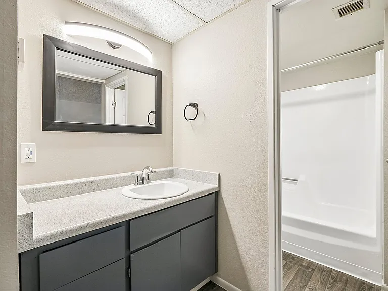 21-web-or-mls-N 23rd Ave-S0307-021