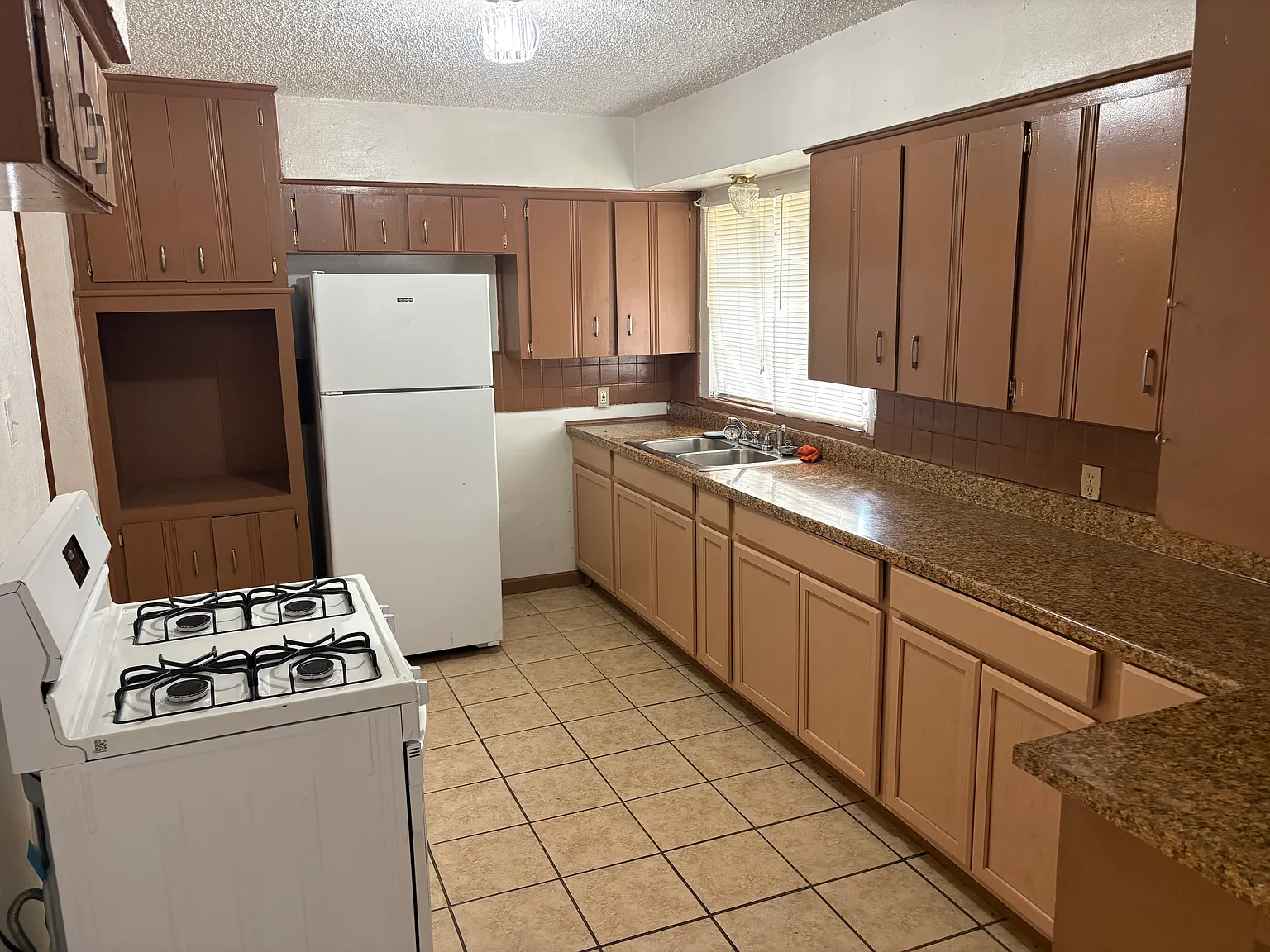3 bed, 1100 sqft, $1,600 — Photo 4