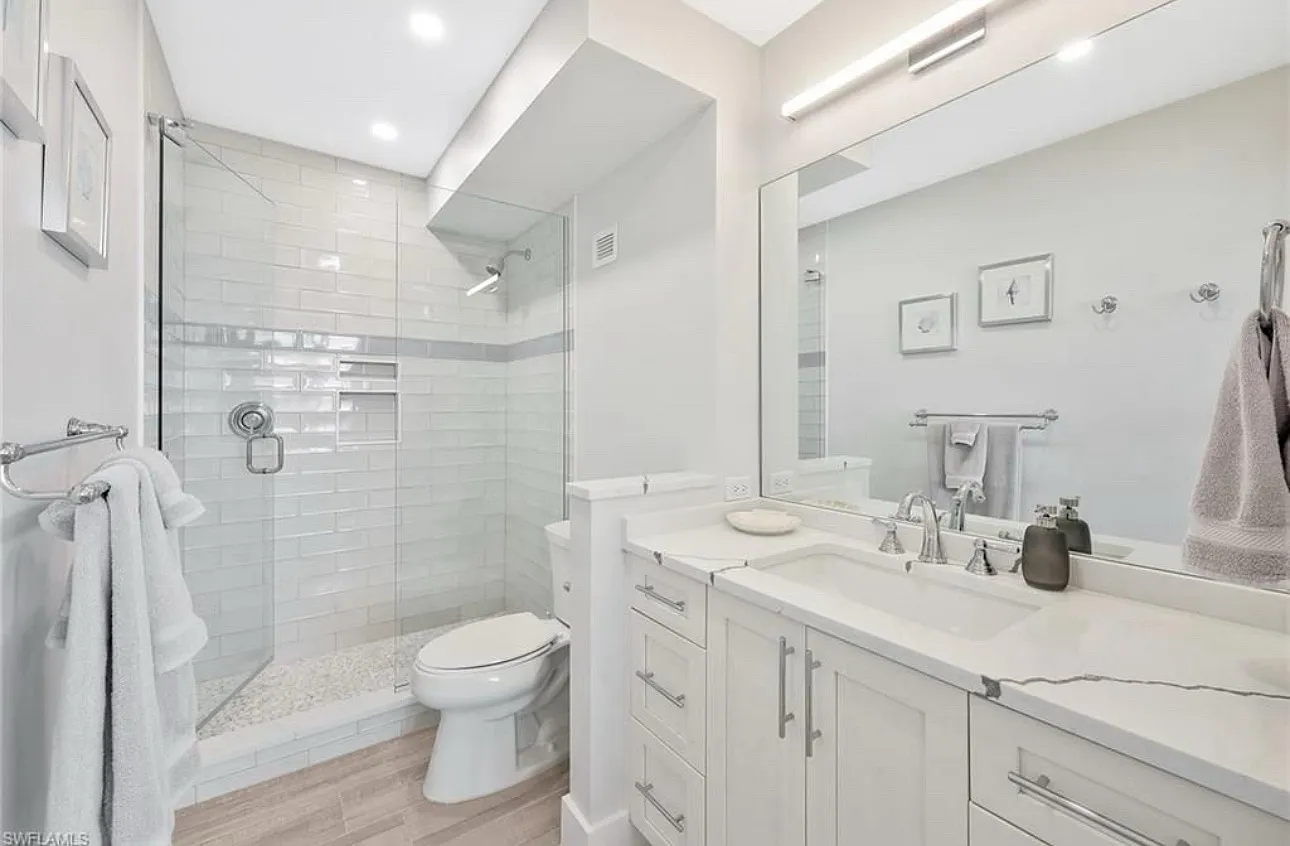 140 Seaview Ct — Photo 3