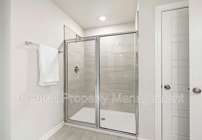 320 Lavinia Cir — Photo 26