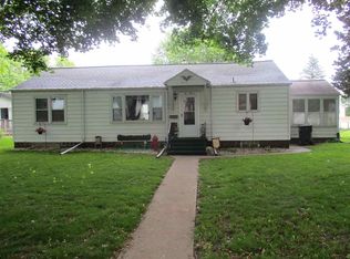 211 Adams Pl, Clinton, IA 52732