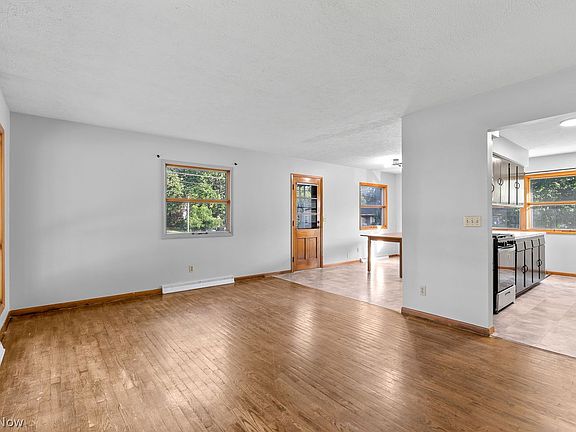 4th image of 639 Locust St S