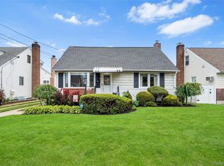 110 Barwick Boulevard, Mineola, NY 11501