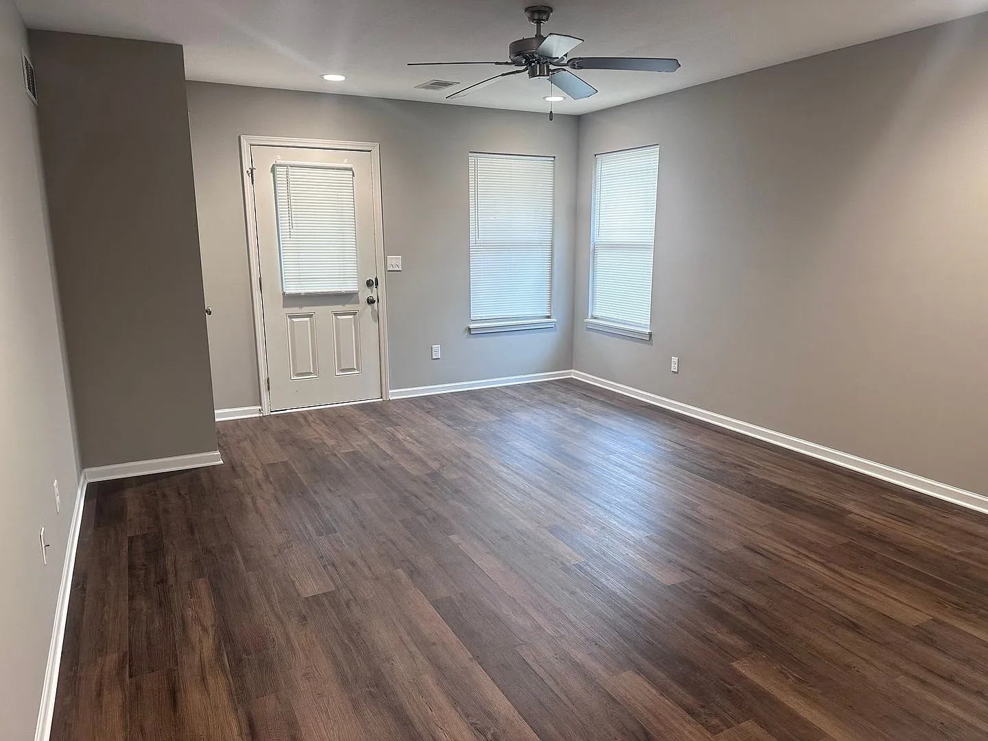 Single Level 2 Bed | 2 Bath | 2 Car Attached Villa in Blue Springs — Photo 3