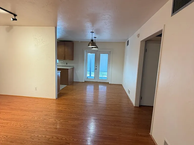 1290 E Allen Rd — Photo 5