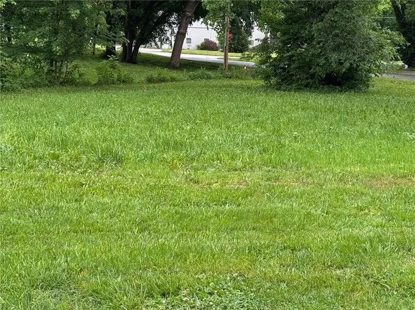 Cowell St, Paola, KS 66071