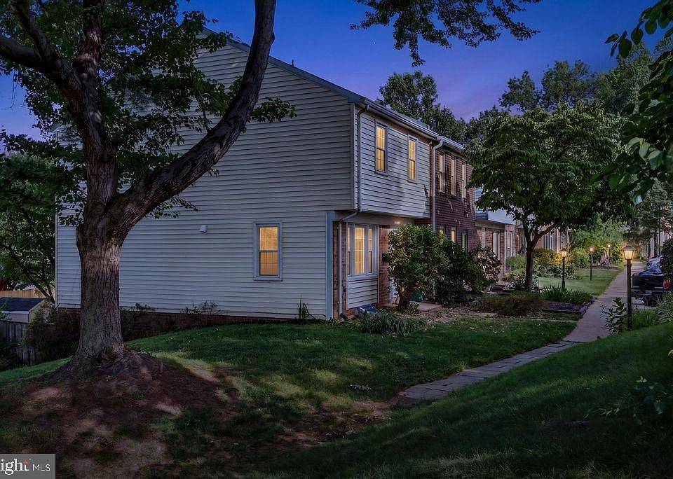 1st image of 19 Big Acre Sq #20-1