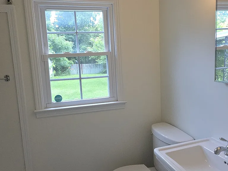 504 E Vine St — Photo 12